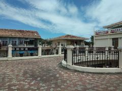 -亚龙湾亚泰商业街