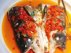 老坛剁椒蒸鲜活鱼头-遇见湘·地道湖南菜(黄埔泰丰店)