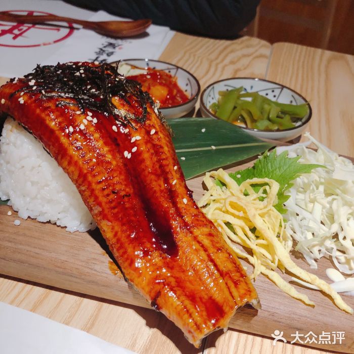 丼鳗屋·原条鳗鱼饭专门店炭烧鳗鱼饭图片