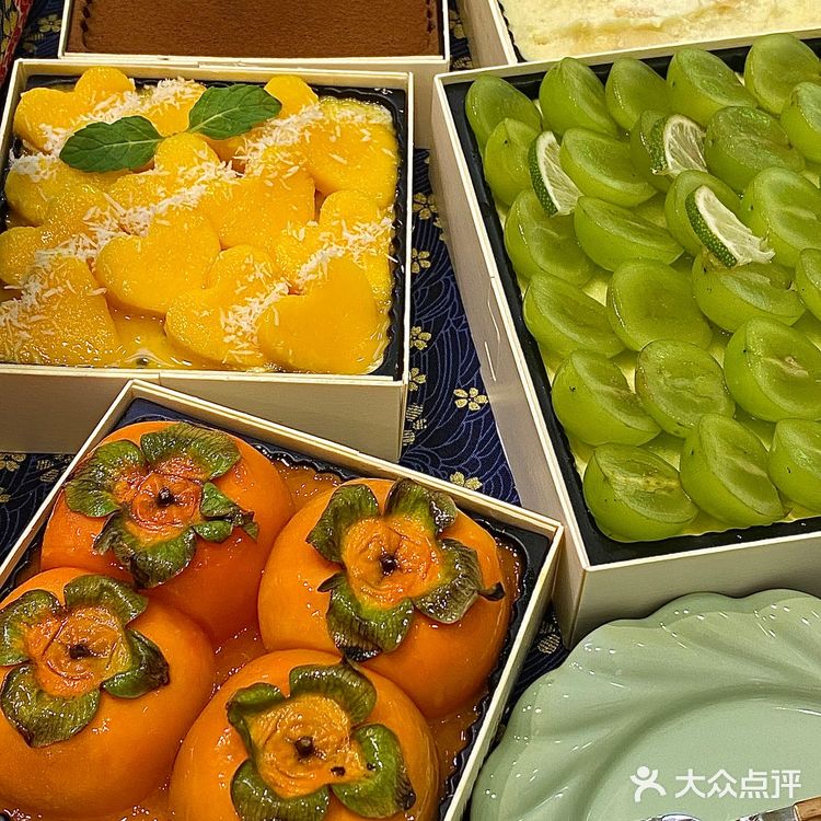 在深圳！！吃到了满满水果提拉米苏🤤