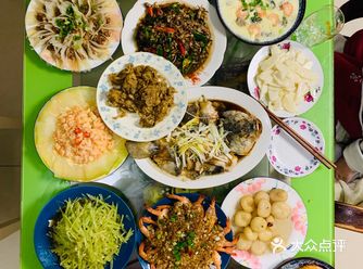 回婆婆家吃饭，每次都是公公掌勺，鲁菜、川菜、粤菜都能