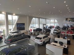 -上海冠松华奥奥迪4S店(张江店)