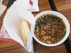 酸辣粉配肉夹馍-荀记肉夹馍(三八家乐福店)