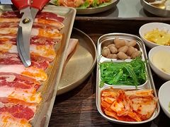 -围炉肉舍•炭烤活鳗•丹东海鲜烤肉(步行街店)