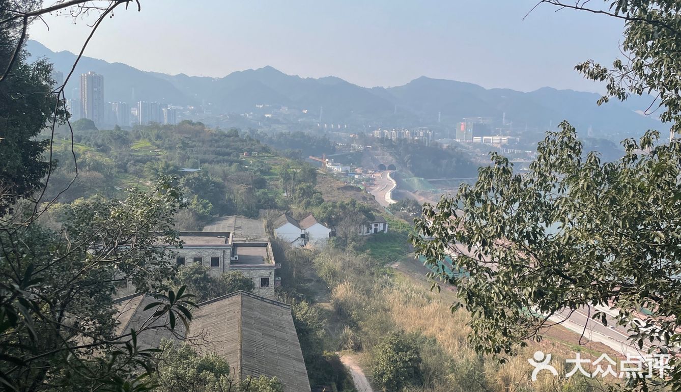 双碑村头有个嘉陵厂,嘉陵厂头有个挂榜山