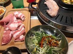-江南猪肉商会无限续吃(弘大店)