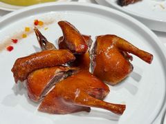 玻璃皮润烧乳鸽皇-北京厨房(SKP店)