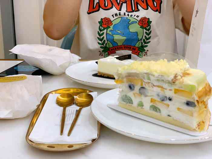 打分 法桐的蛋糕绝大部分都吃过一遍,但是每次点的时候都很好奇,它的