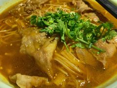酸汤肥牛面-轻捞慢起面馆(新世界百货店)