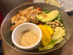 鸡肉牛油果芒果色拉-wagas(暖山店)