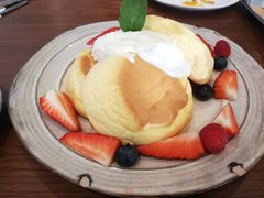 莓果奶油芝士舒芙蕾松饼-UPPER KITCHEN(延安路店)