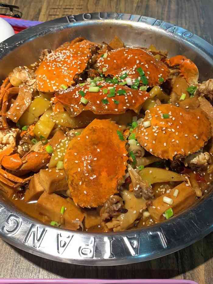 赖胖子肉蟹煲(万达店)-"位置: 万达广场五楼,因为搞不清方向.