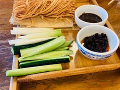 煎饼卷大葱-台儿庄一绝运河鱼馆枣庄辣子鸡(古城西门店)
