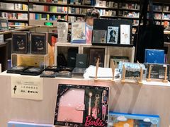 -钟书阁(群光广场店)