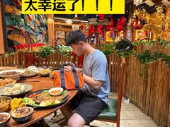 -老滇山寨•云南特色菜•地方菜•民族风情歌舞表演(金碧店)