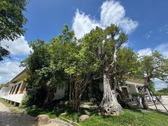 -Chom Cafe and Restaurant