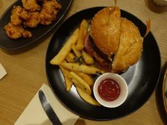 嫩煎澳洲牛肉汉堡-HELLO 27 意面·沙拉·帕尼尼