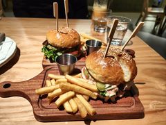 -三勾JJJ Burger&Coffee(梅溪湖店)
