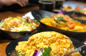 Pineapple Fried Rice with Tom Yum Soup