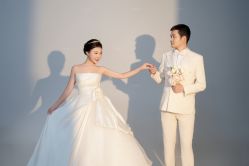 -雪中彩影婚纱摄影·微光艺术中心