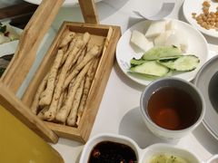 -洪氏嗨捞·广东猪肚鸡·椰子鸡火锅(西咸万象城店)