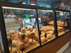 面包甜点陈列柜-Dough&Joe团憩(瑞虹天地月亮湾店)