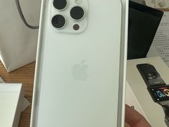 -Apple零售店(华贸购物中心店)