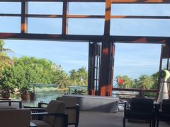 -亚龙湾喜来登·美景台大堂吧