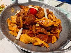 春笋焖牛肉香锅-香融府·烤鸭·家常菜(花乡奥莱店)