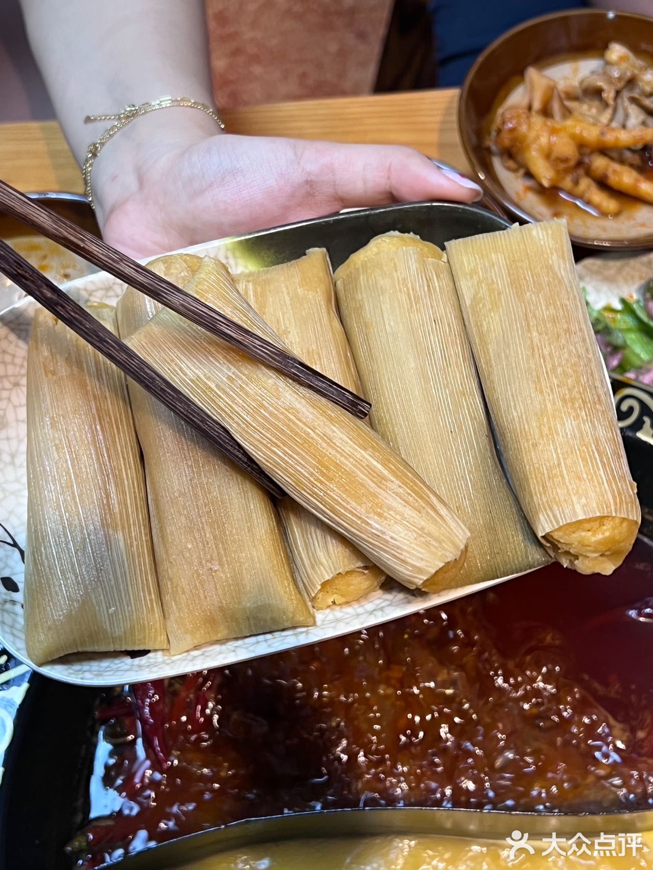 他家的老火锅味道真的是又辣又爽，特别好吃。