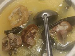 -帅巴人舅母子腊蹄民俗村