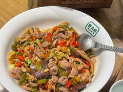 酸辣鸡杂-费大厨辣椒炒肉(万家丽一店)