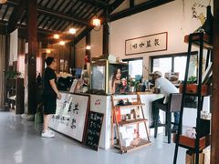 -田园东方蜜桃村的田野营地