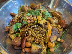 -愉肴麻辣香锅(中山路店)