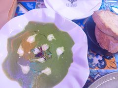 圣日尔曼浓汤配法国大叔的烤面包-LESCEDARS  Bistro香柏树(外滩店)