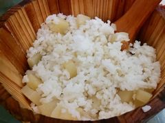 -石磨豆花家常菜·牦牛排土火锅
