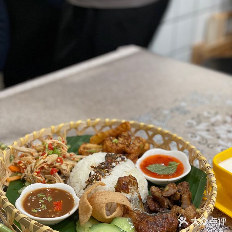 在成都也可以吃饭正宗的傣味咯～