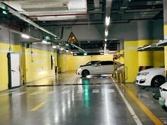 -白玉兰广场停车场