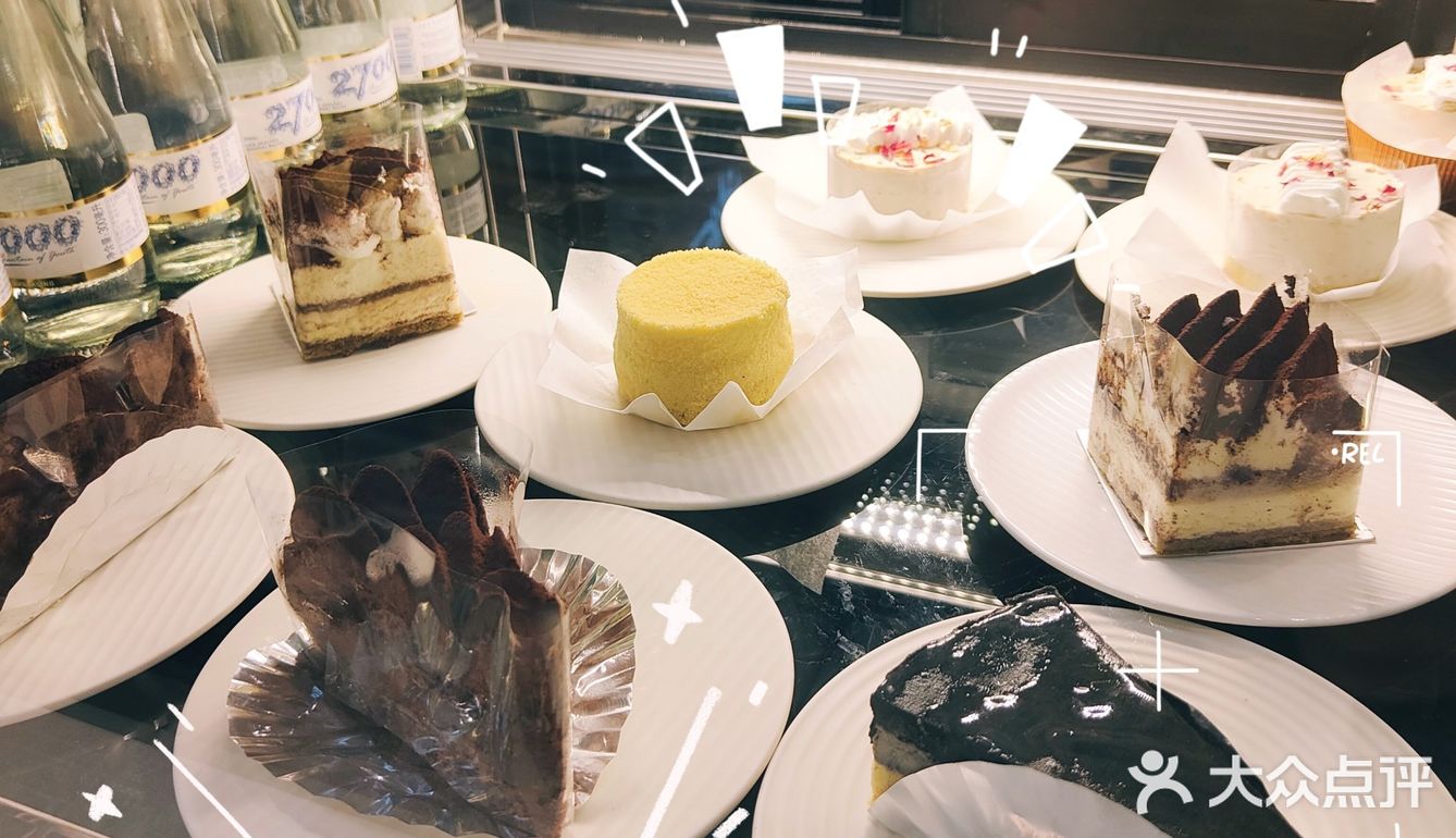 【咖啡测评】梧桐叶影子撒在咖啡上，武康路超好拍落地窗咖啡店