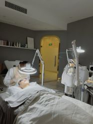 -初颜品佑肌肤管理