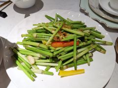 蒜蓉炒水芹-闻见中国海南菜(K11店)
