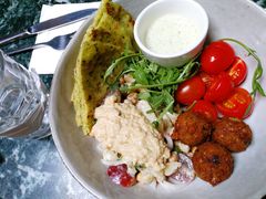 falafel&nbsp;laffa&nbsp;bread&nbsp;salad-BAKER&SPICE(安福路店)