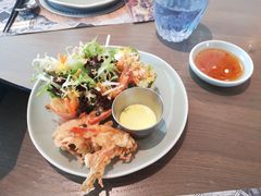 酥炸老虎虾香芒米纸卷配榴莲汁-CHINCHIN 青青·泰国料理(万象食家店)