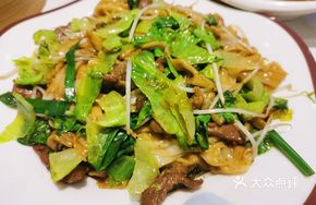 Sour Cabbage Stir-Fried Beef Rice Noodles