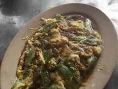 鸡蛋炒苦瓜-康乃馨肉骨茶及煮炒