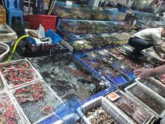 -霞涌市场海鲜摆卖区