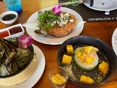 -Chom Cafe and Restaurant