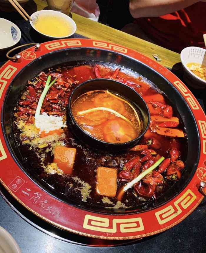 二筒老火锅(东和春天店)-"毕竟偏僻走了很久才到 送的菜品很一般 鸭.