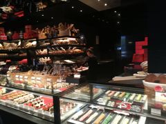 面包甜点陈列柜-Salon de The de Joel Robuchon(外滩18号店)
