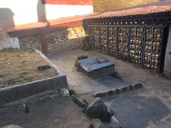 -比如骷髅墙景区